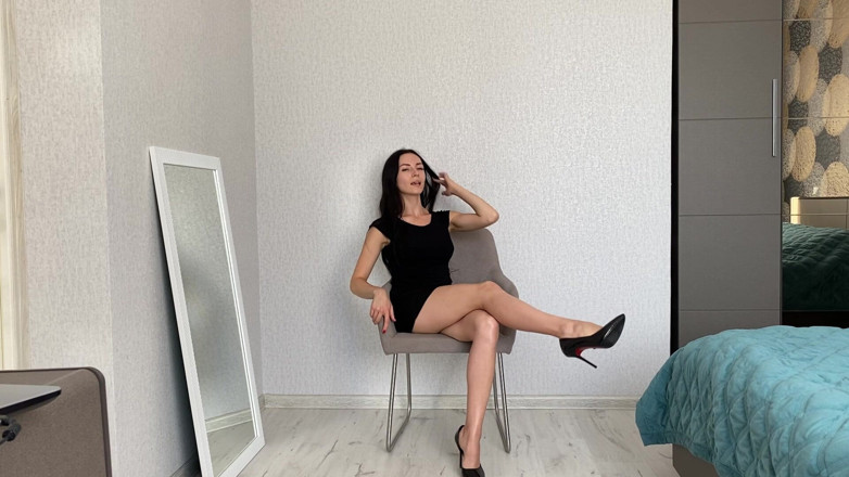 Princess Monica: Joi, aftrekken, geoliede benen plagen
