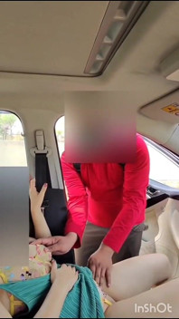 Stranger Touch My Boobs in My Car (ao ar livre)