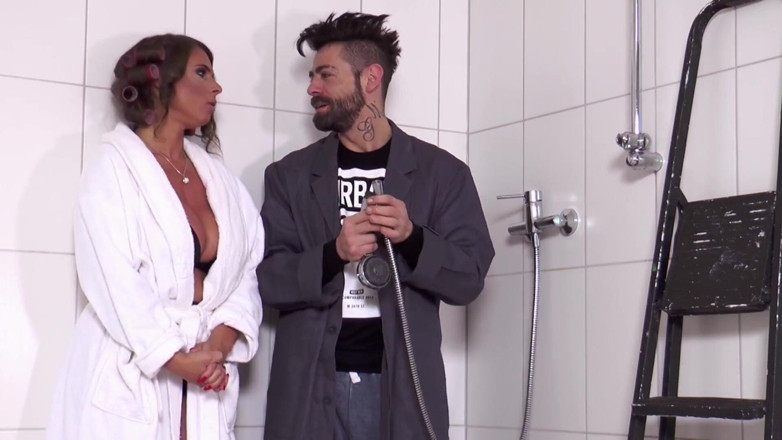 Italian Vintage Porn and MMV Clips: Adorabile MILF tettona scopata nel bagno