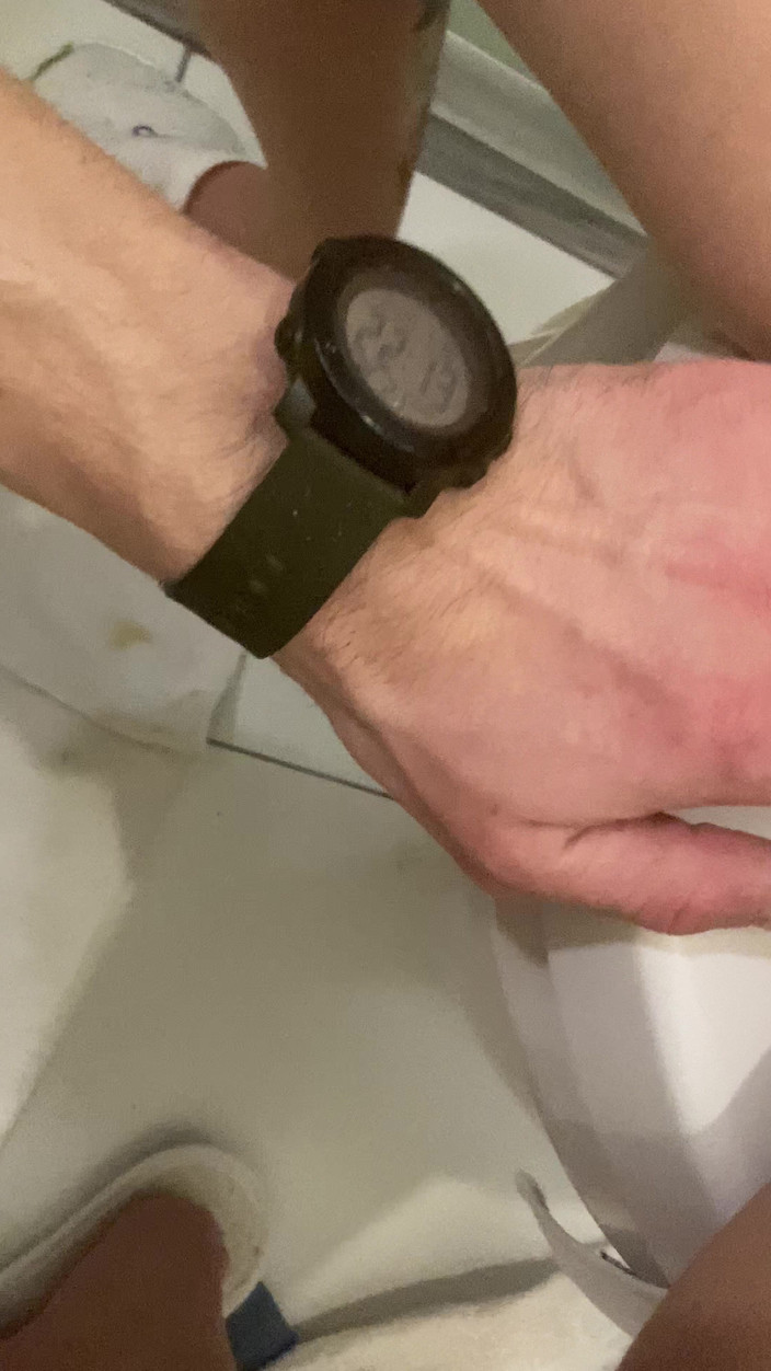 Risky Hairy Couple: 그녀가 사정할 때까지 자지와 손가락을 따먹어