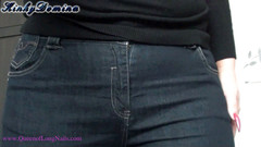 KinkyDomina: Pink Stiletto Nails Hladí sexy zadek v džínách