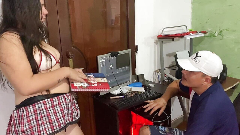 Latin Bang: मेरी छात्रा मुझे उन विषयों के साथ उसकी मदद करने के लिए बहकाती है जो गलत हो रहे हैं