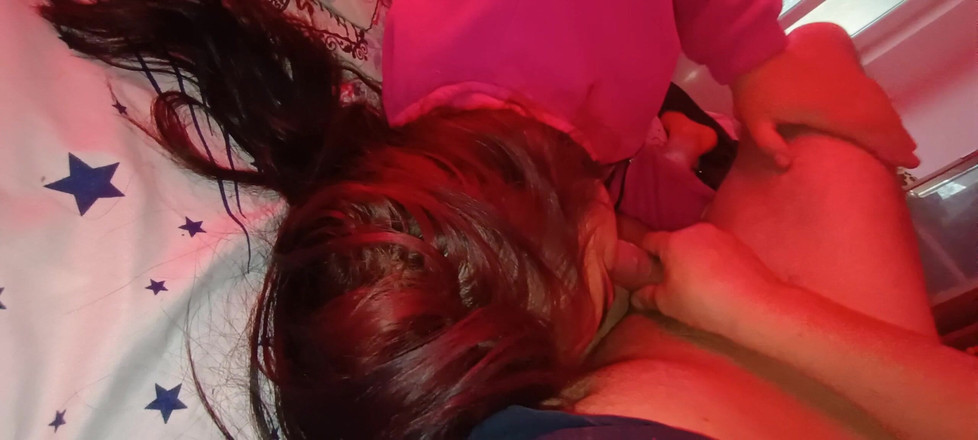 Ionut899: Po prostu się rozluźnij, pozwól mi wcisnąć twoje nasienie głęboko...