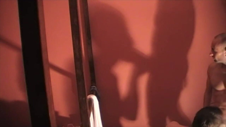 AMATOR PORN MADE IN FRANCE: 穴ふしだらな女イケメン積による大きなコックと小便humliation