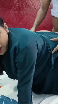 Une bhabhi musulmane se fait baiser par Maulvi après son divorce