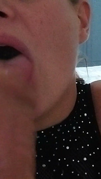 Jade Adore Joué Avec La Bouche