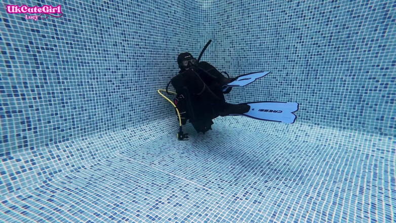 UKCuteGirl Lucy Lauren: Vintage Mask &amp; 8mm Wetsuit Underwater Scuba Bliss
