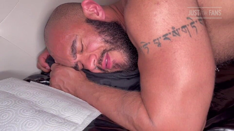 JackWolfXXX: Jack Wolf Louis Ricaute ko hai