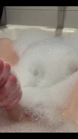 Kapri Sun: Aku suka banget mandi bubble