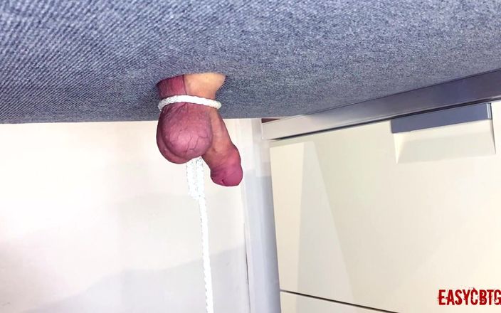 AnnyCandyPainboy: La padrona legata le palle ed il cazzo e gioca...