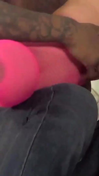 大きなお尻金髪milfがspankedと角質の男によってねじ込まれます
