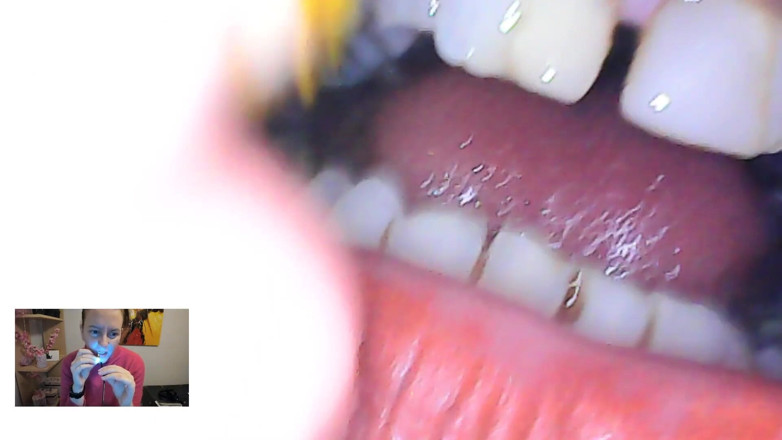 Nicoletta Embassi: Divora il feticcio dei denti
