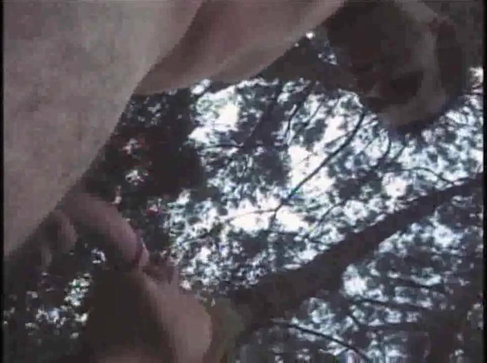 Shemale videos: Sarışın transeksüel ormanda latin twink tarafından sikiliyor