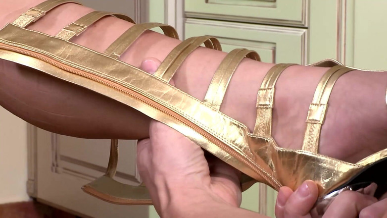 Absolute BDSM: Dominantní paní ovládá uctívání nohou plešatého otroka