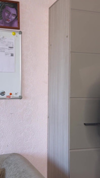 Il a éjaculé sur son cul sexy dans son pantalon de bureau