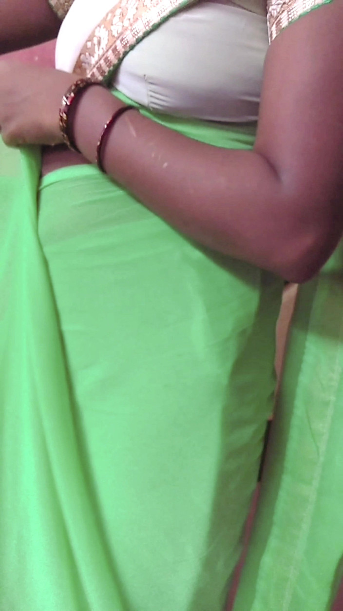 RenuRaj: Desi Tamil Slut moglie renu senza reggiseno camicetta &amp; No mutandine...