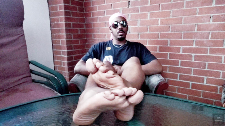 Soft Soleman: Aku dan pamer sol lembutku di solarium (2025)