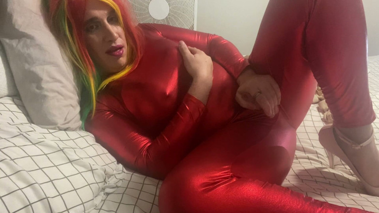 Natasha Sparklez: Une tapette dépravée s’étouffe sur une bite, jouit sur une...