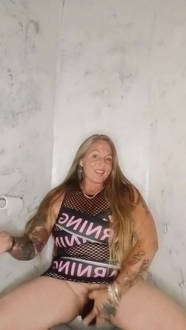 Warning-black Dildo Squirt (Kitty James 1986) Warning-black Dildo Squirt (Kitty James 1986)