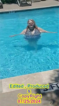 Vicki l’infirmière porte des damiers à la piscine