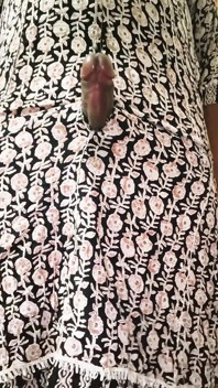 Gauri la tapette jouit dans une culotte rouge