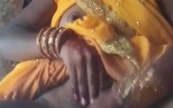 RJ NISHA: भाभी पीली साड़ी में अपनी चूत दिखा रही है, मैंने अपनी उंगली डाली और पानी निकाला
