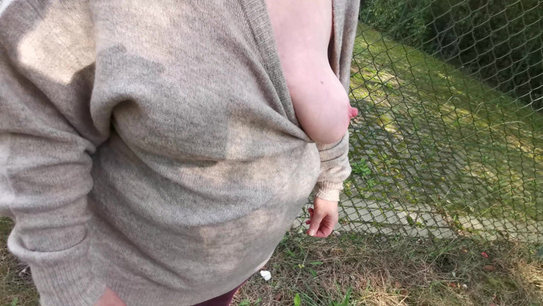 Bouncy Tits Action: Наказание сосков и настоящая обнаженная пощечина, красные ее сиськи