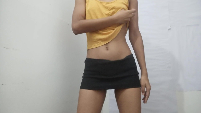 desigirl93: 真正的印度女孩自慰肛交玩具，瓶子和撒尿