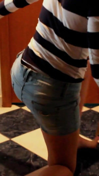 Short Pants Redhead Had a Pipi Accident and Wet Her Pants