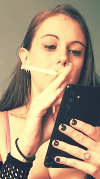 Doğal sigara içen bakış açısı sigaralar - sigara molası, snap inhales, seksi sigara.