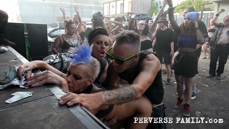 Perverse Family: Perverse Family 52.4 (season 4): Punk Hardcore Porn