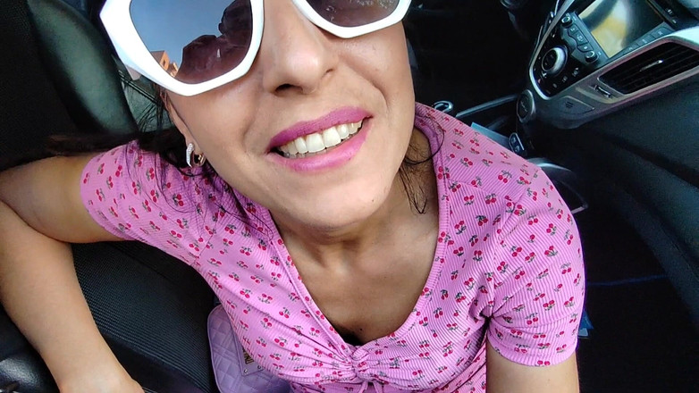 Ferrero anal experience: Ela chupa e é fodida mesmo no centro, quem sabe onde...