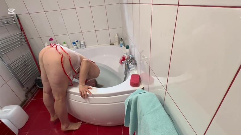 Emeli: Trattenendo il respiro sott'acqua mentre mi faccio venire