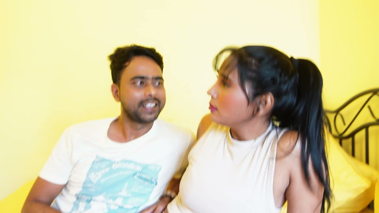 RIABHABI: Instruktur yoga ini nggak mau murid seksi india ini dientot...