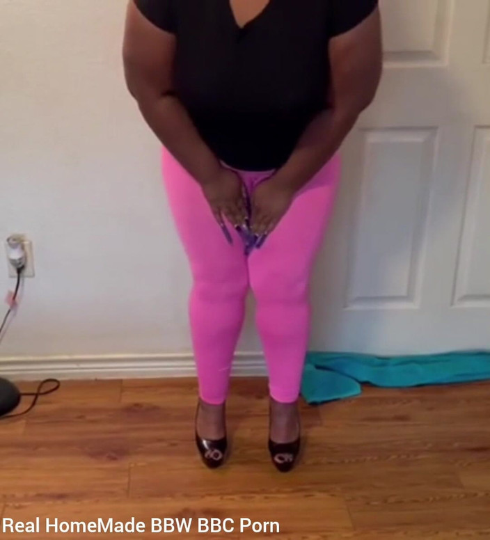 Super sexy ebony cuties: Сквиртующий писсинг на полу