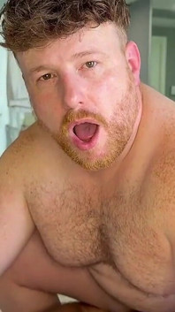Französisches rothaariges Bärenjunges wird ohne Sattel von Scruffystocky gefickt