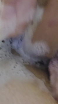 Eu enfio minha calcinha na minha bunda ...
