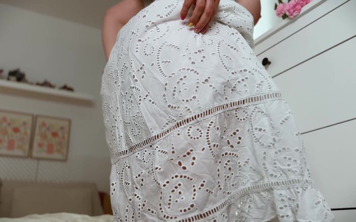 Mrs Wetslavs: सुंदर milf(चोदने लायक मम्मी) घनबी पत्नी अजनबी के फूलों द्वारा चालू की गई