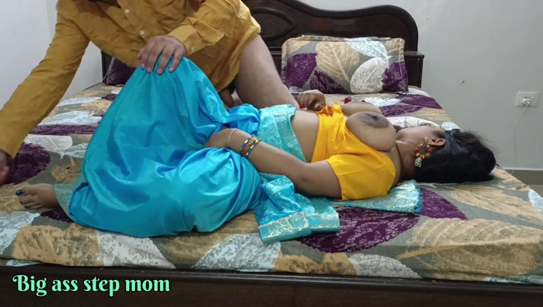 Desi Pari Bhabhi: Hintli amma'nın sarisi çıkarıldı ve soyundu ve sert sikildi