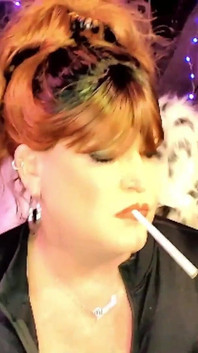 ニューハーフ喫煙誘惑