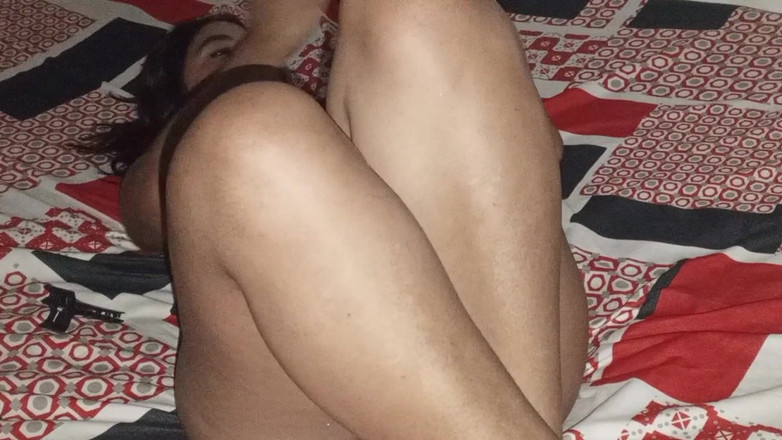 NatalyGirl: Krásná brunetka z Kolumbie posílá fotky její vagíny svému příteli...