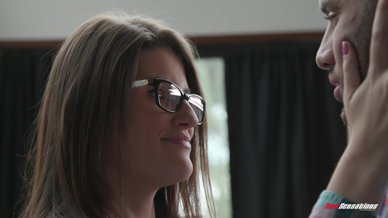 New Sensations: Michelle lutscht den stress