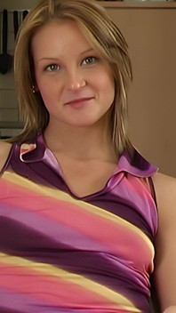 Liz Honey याद रखने के लिए गले में गहरे तक लेना