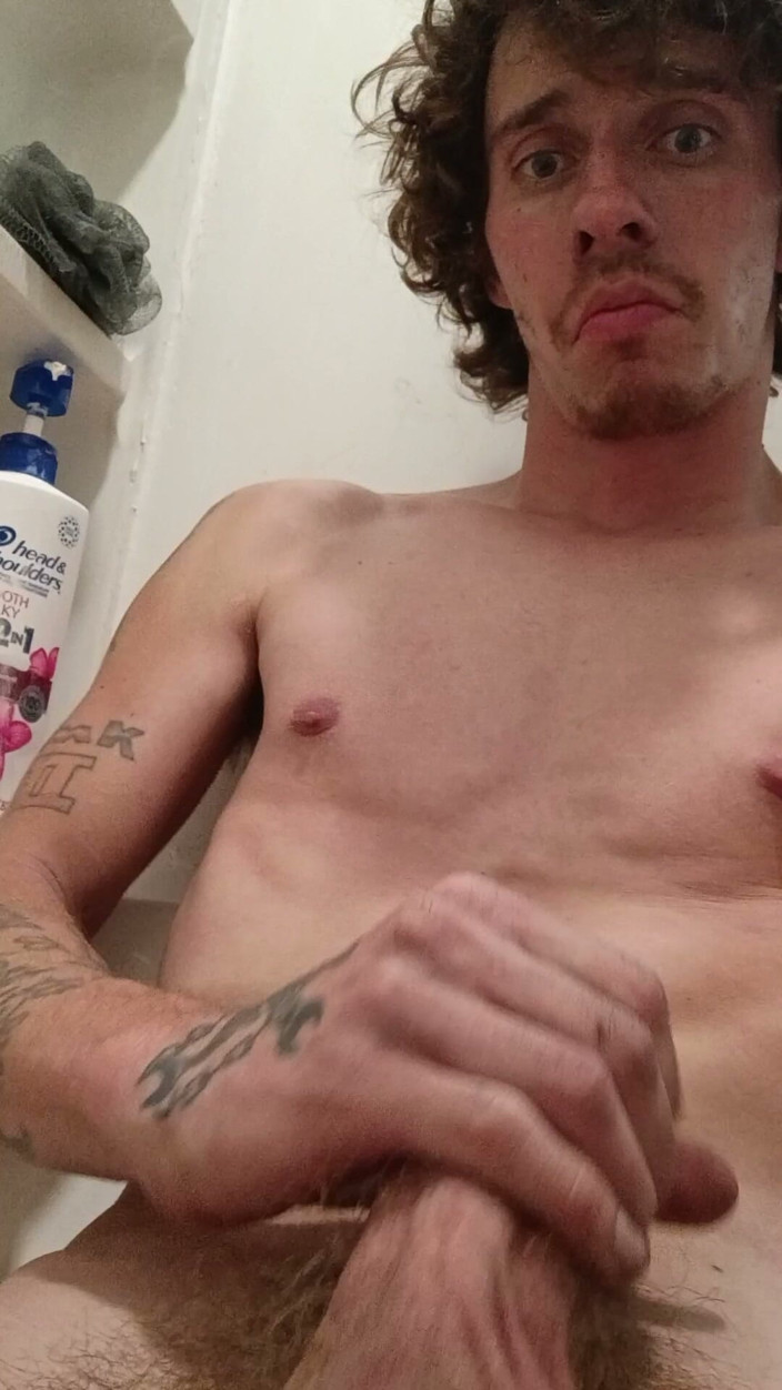 Hairy bc: Cumming in the Tub