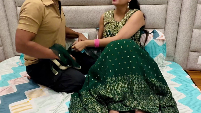 Hornycouple149: Indisches teen sali von Ihrer Jija an einem besonderen tag...