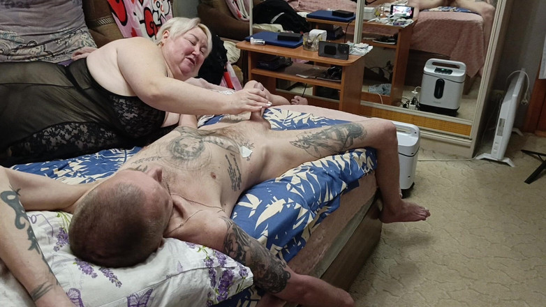 Zona901: Ma belle-mère me taille une pipe profonde