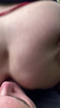 Lízej můj zadek, Sezení na obličeji venku se Sluttyshanna