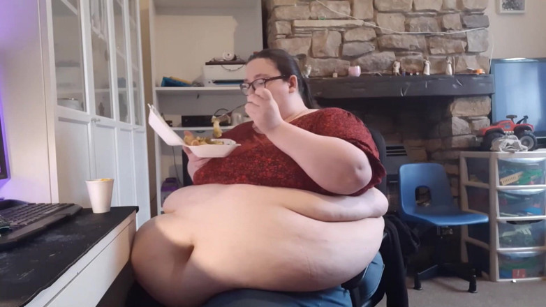 SSBBWLadyBrads: Rellenando mi cara gorda con comida grasosa