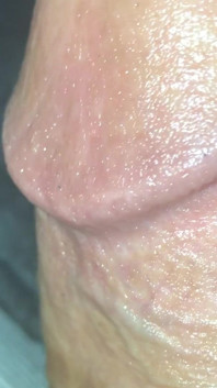 Super gros plan sur la bite tatouée de Jacs Veiny
