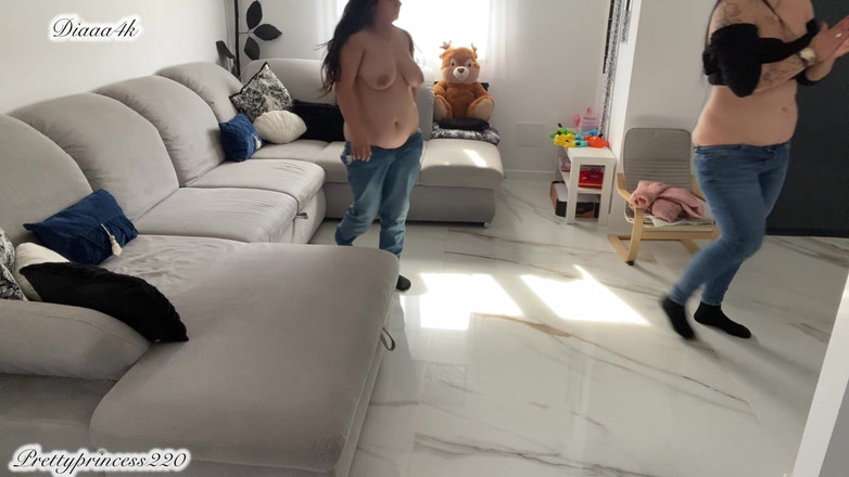 fartingclub01: クランハウスでお尻割れジーンズ